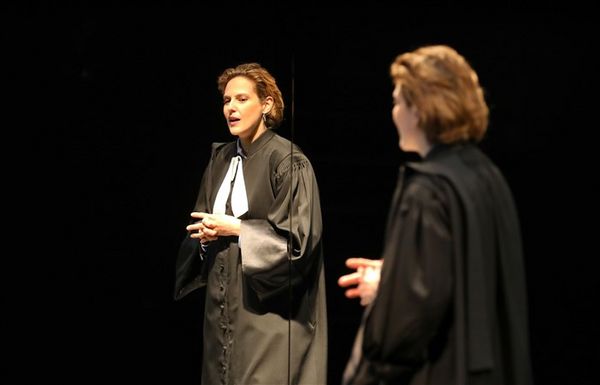 prima facie sur scène au théâtre