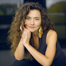 St&eacute;phanie d'Oustrac